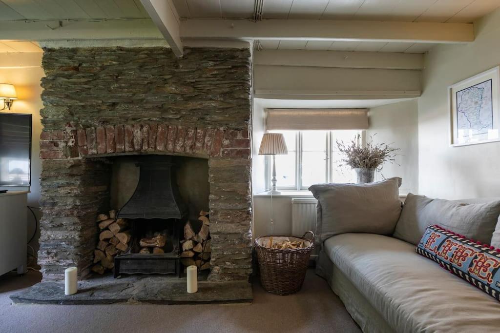 18Th Century Primrose Cottage In Chillington Nr Sea Exterior photo